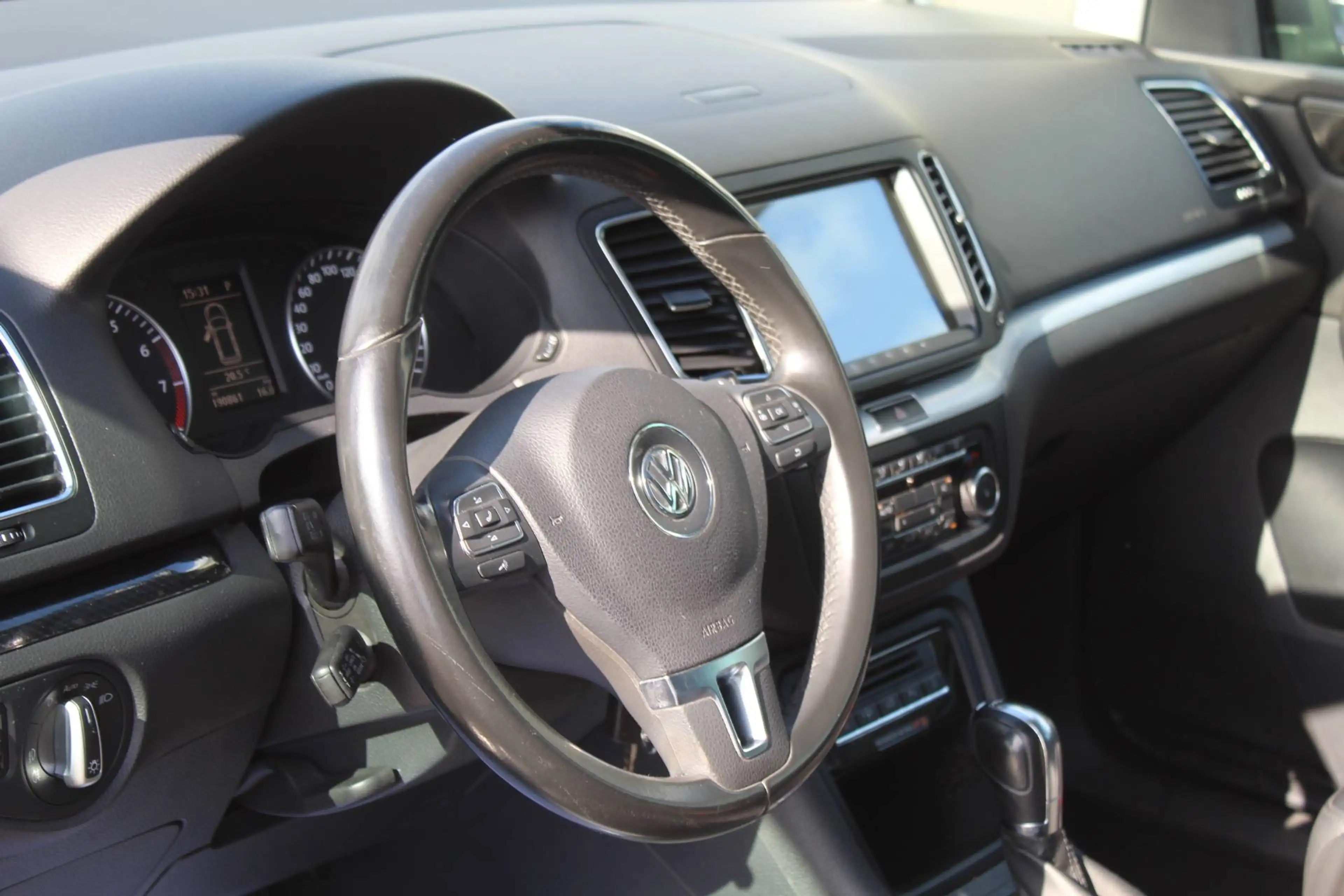 Volkswagen Sharan Highline 2.0 TSI DSG +AHK+Leder+Xenon+NAVI+RFK — photo 9