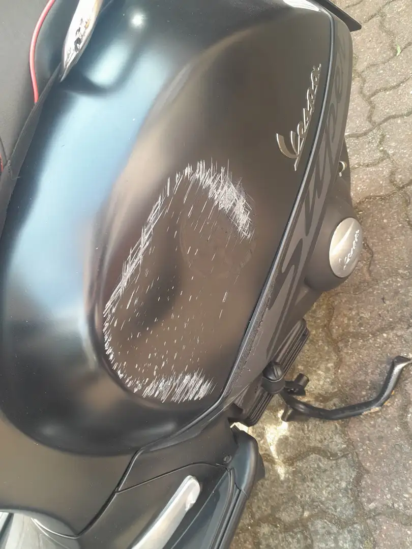 Vespa GTS Super Sport 300 Zwart - 1