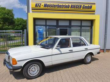 W123