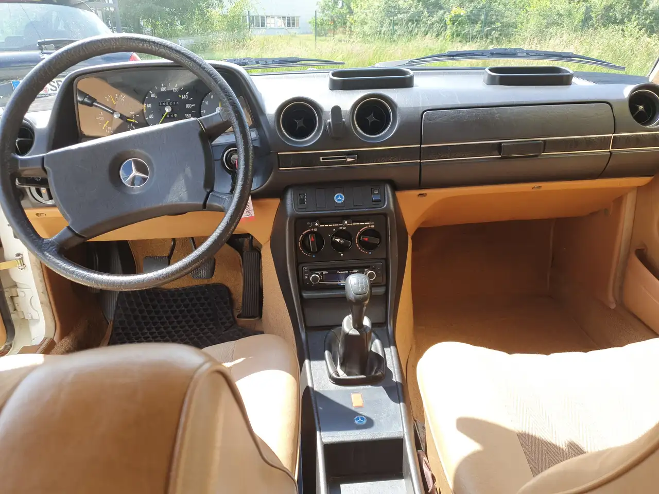 Mercedes-Benz 200 W123, foto 6