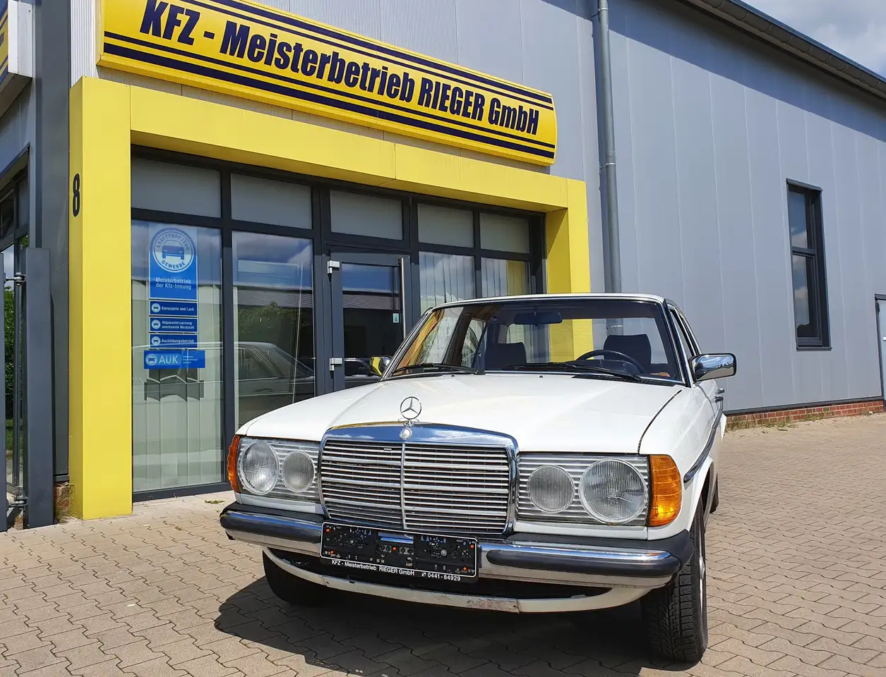 Mercedes-Benz 200 W123, foto 2