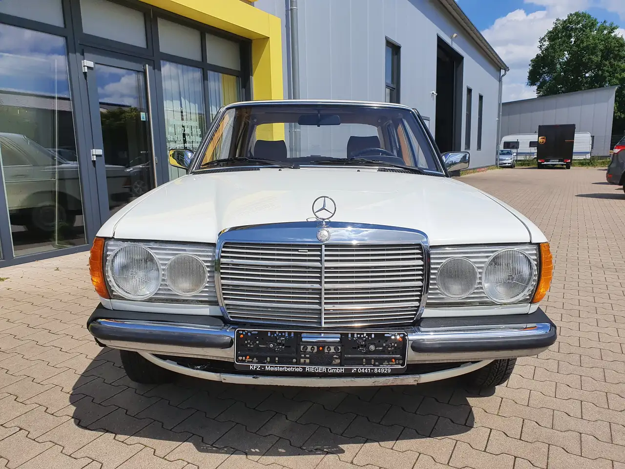 Mercedes-Benz 200 W123, foto 3