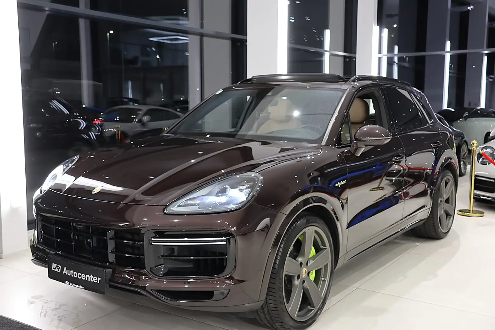 Porsche Cayenne Turbo S E-Hybrid PHEV 17,9 kWh Aut. Braun - 1