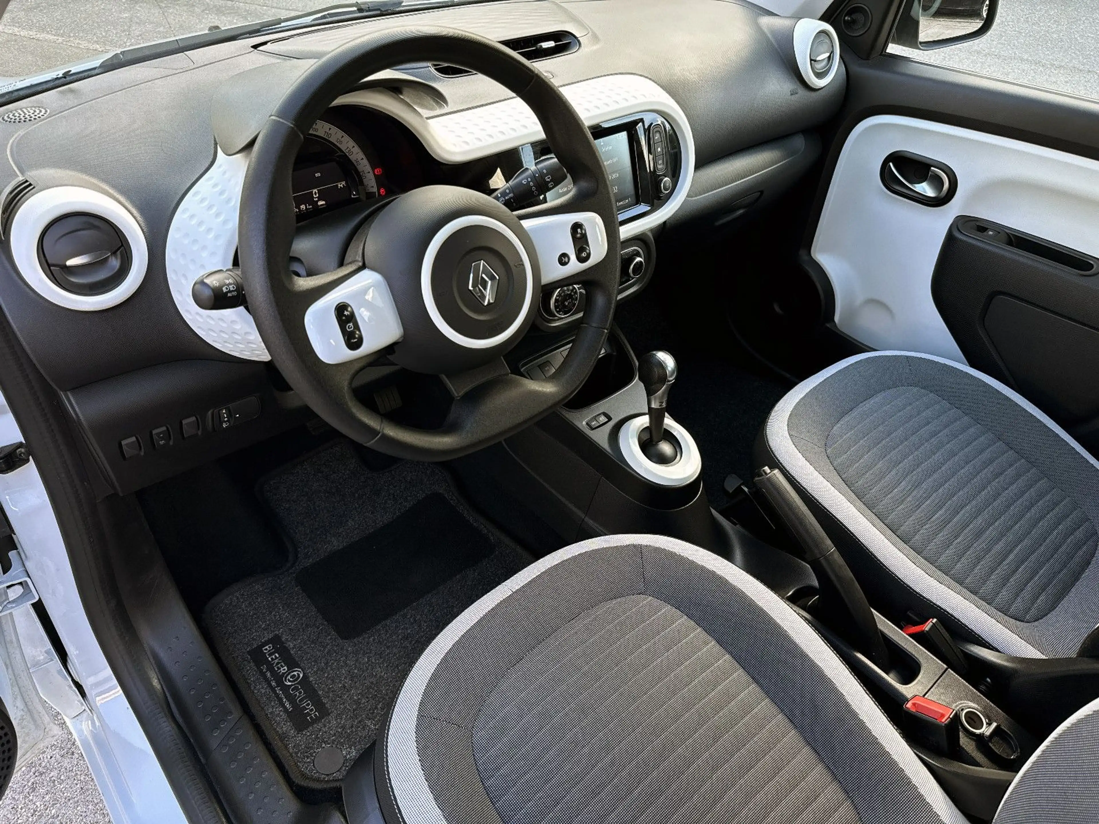 Renault Twingo Zen Electric 21kWh CarPlay KLIMA DAB MFKL — photo 7