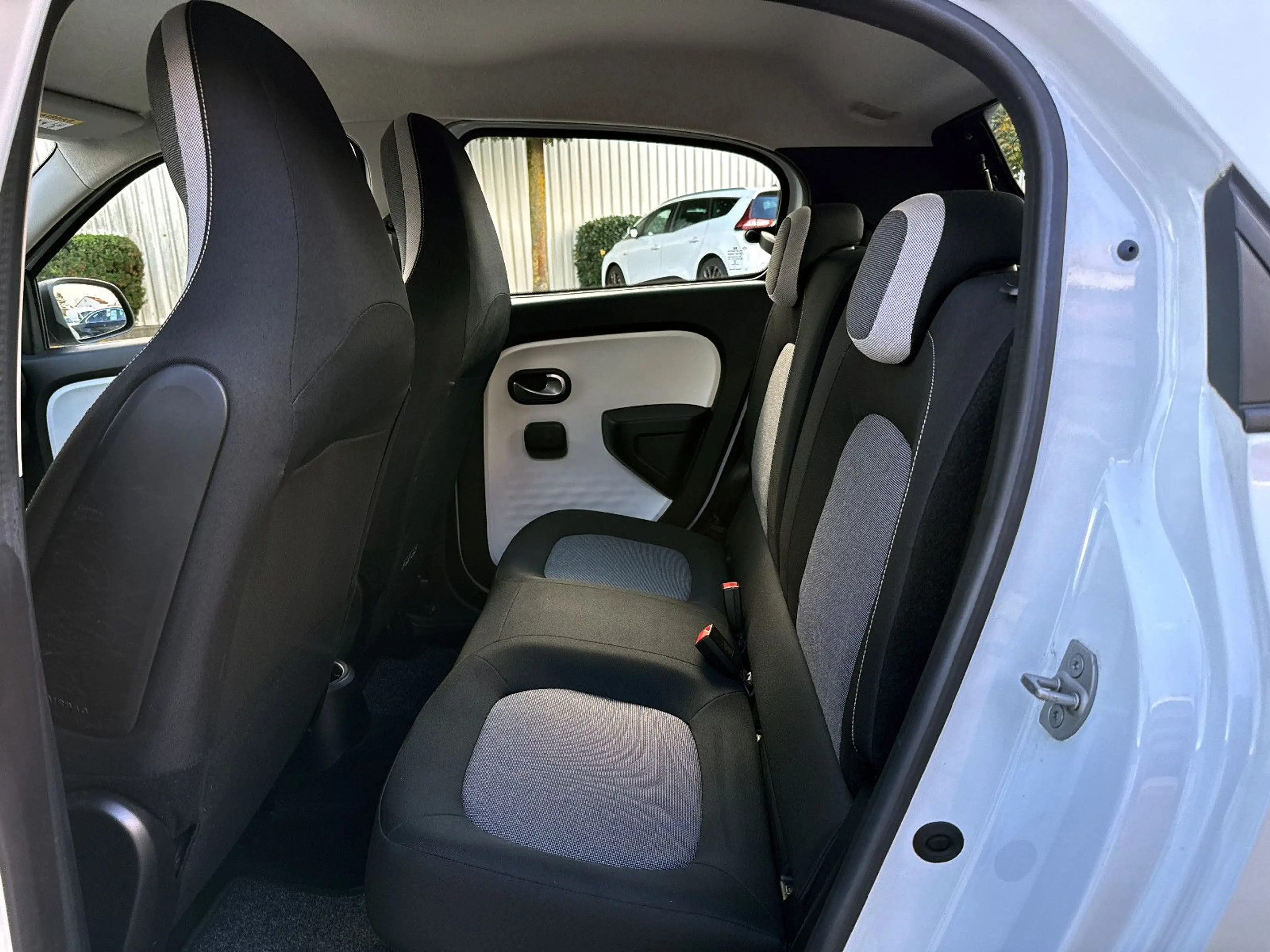 Renault Twingo Zen Electric 21kWh CarPlay KLIMA DAB MFKL — photo 15