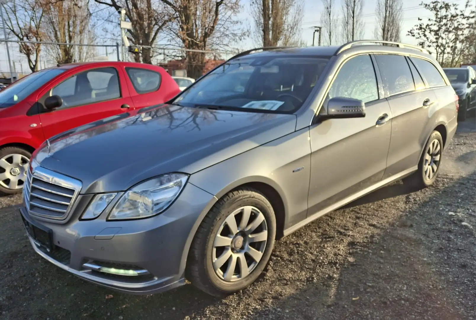 Mercedes-Benz E 220 T-Modell  BlueEFFICIENCY Automatik Avantgarde Gris - 1