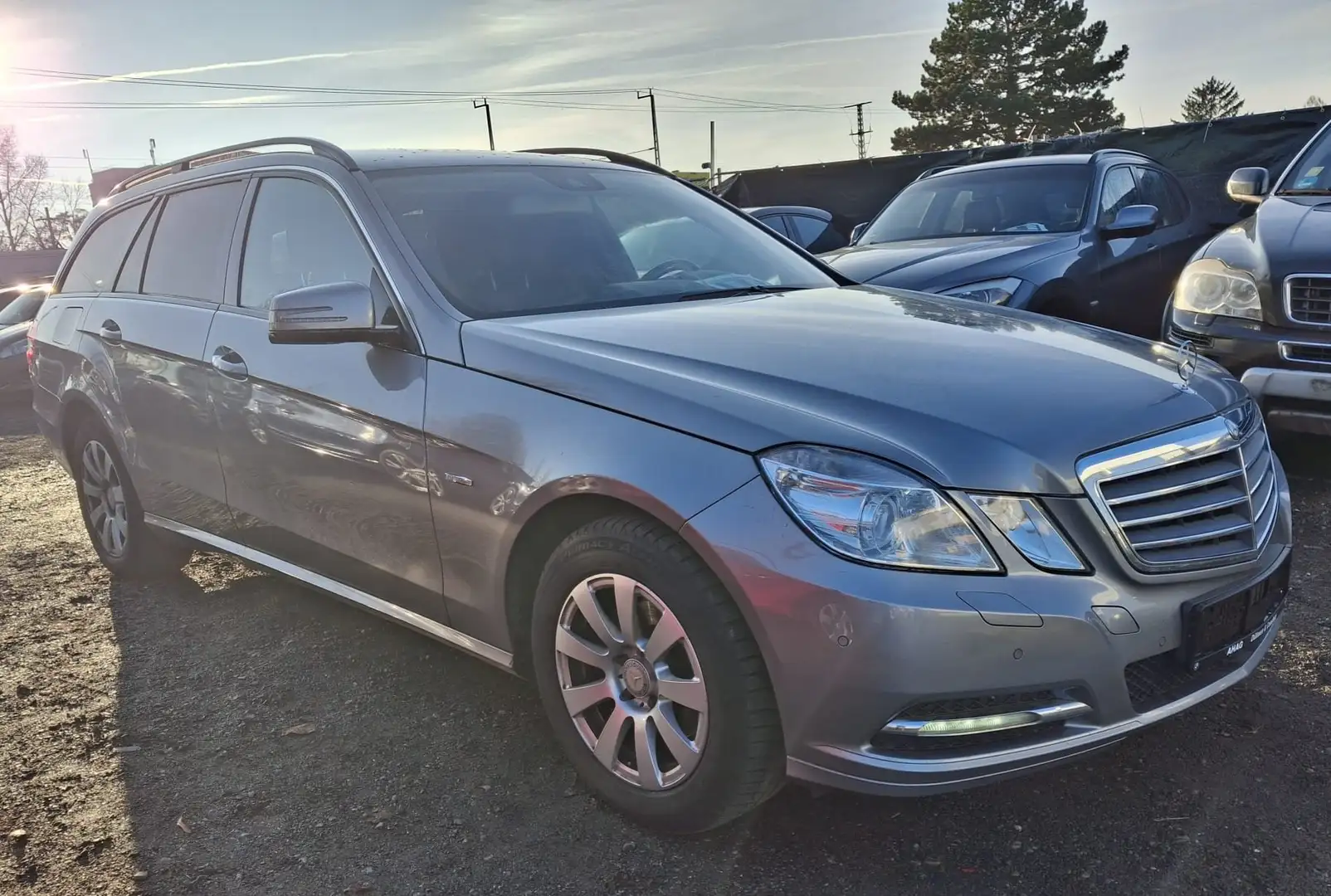Mercedes-Benz E 220 T-Modell  BlueEFFICIENCY Automatik Avantgarde Gris - 2