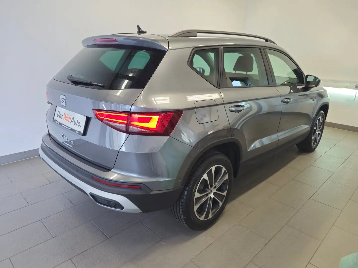 SEAT Ateca Style Edition 1.5 TSI ACT DSG Grau - 2