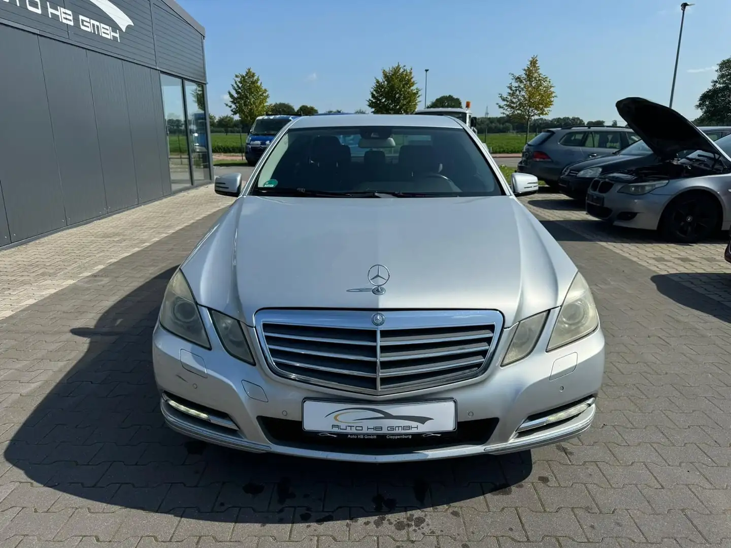 Mercedes-Benz E 220 CDI BlueEfficiency/AUTOMATIK/NAVI/SHZ/BT Zilver - 2