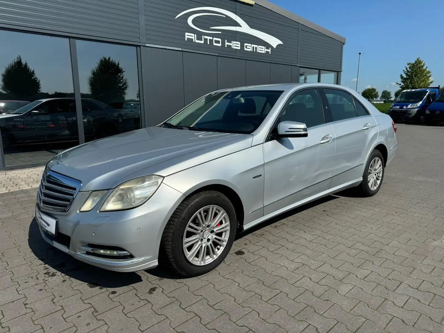Mercedes-Benz E 220 CDI BlueEfficiency/AUTOMATIK/NAVI/SHZ/BT Zilver - 1