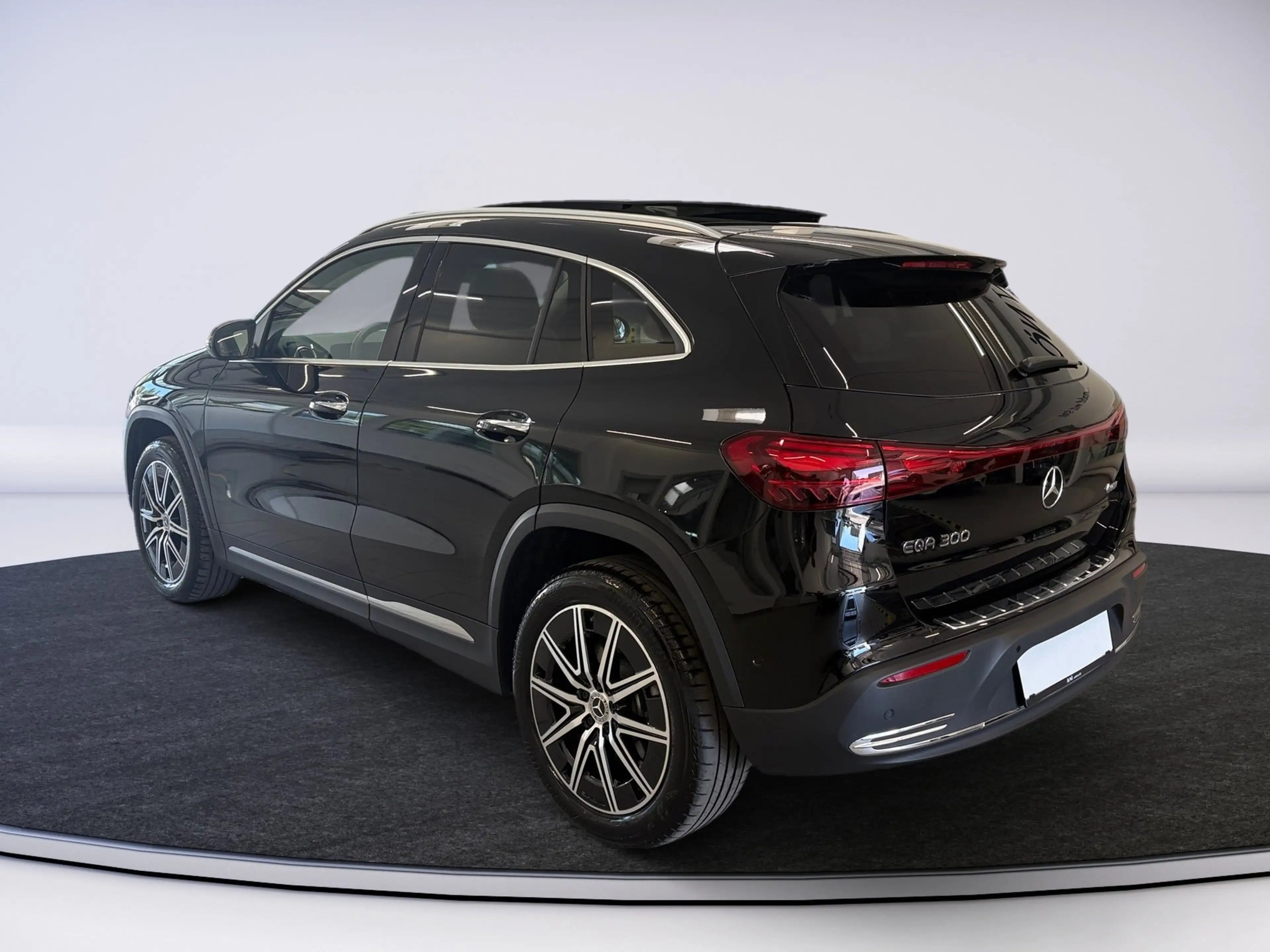 Mercedes-Benz EQA 300 4M AMG 19 ZOLL LMR PANO SD DISTRONIC — photo 4