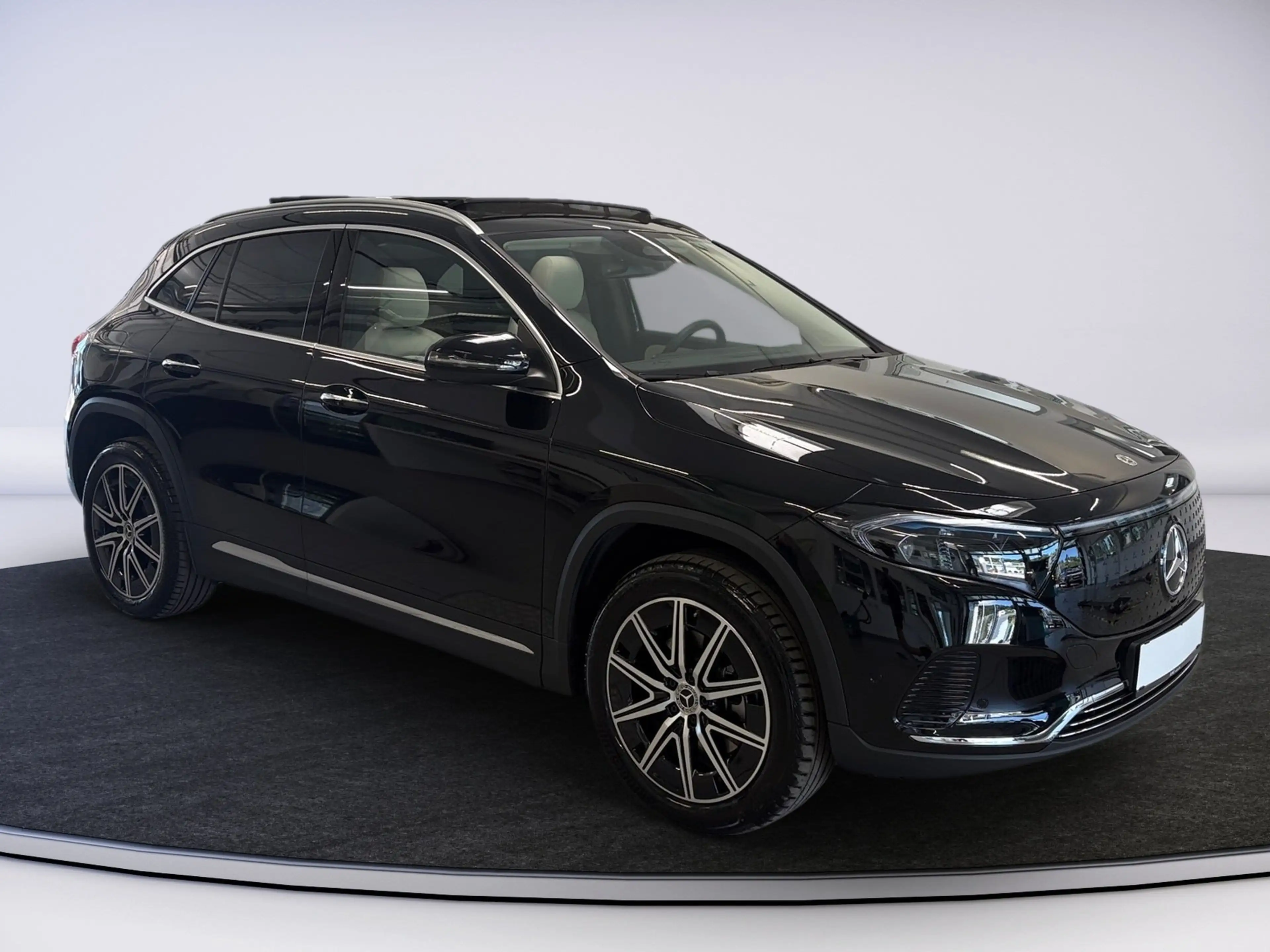 Mercedes-Benz EQA 300 4M AMG 19 ZOLL LMR PANO SD DISTRONIC — photo 7