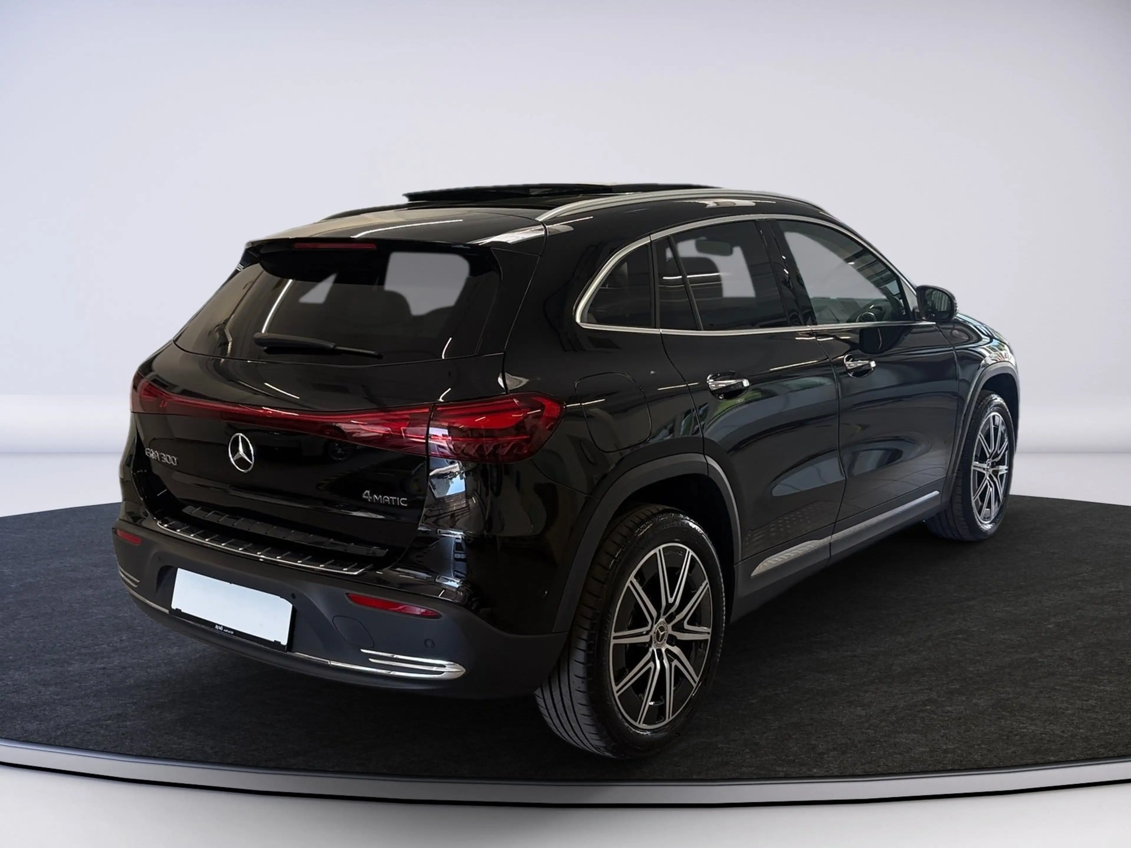 Mercedes-Benz EQA 300 4M AMG 19 ZOLL LMR PANO SD DISTRONIC — photo 6