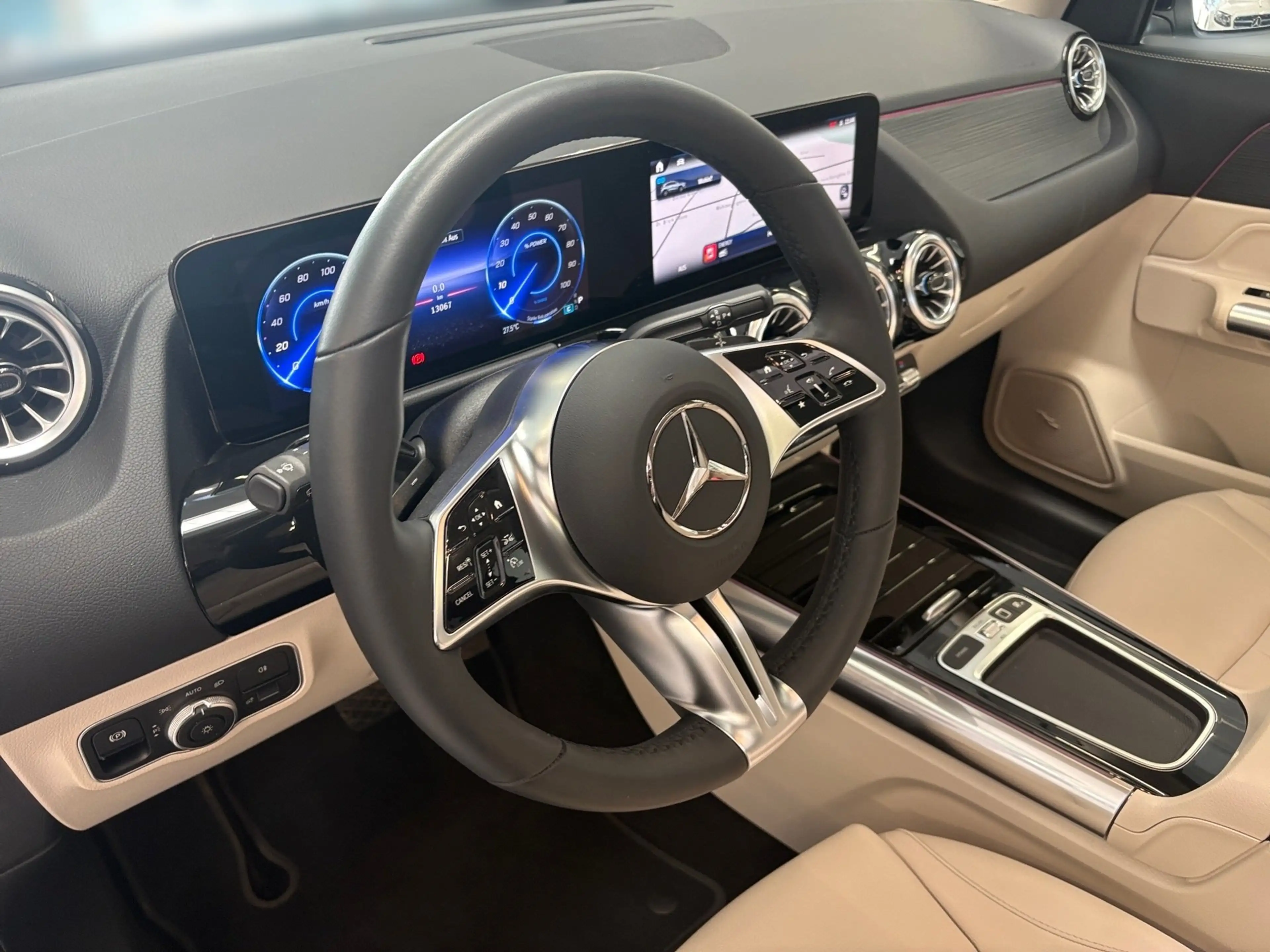 Mercedes-Benz EQA 300 4M AMG 19 ZOLL LMR PANO SD DISTRONIC — photo 12