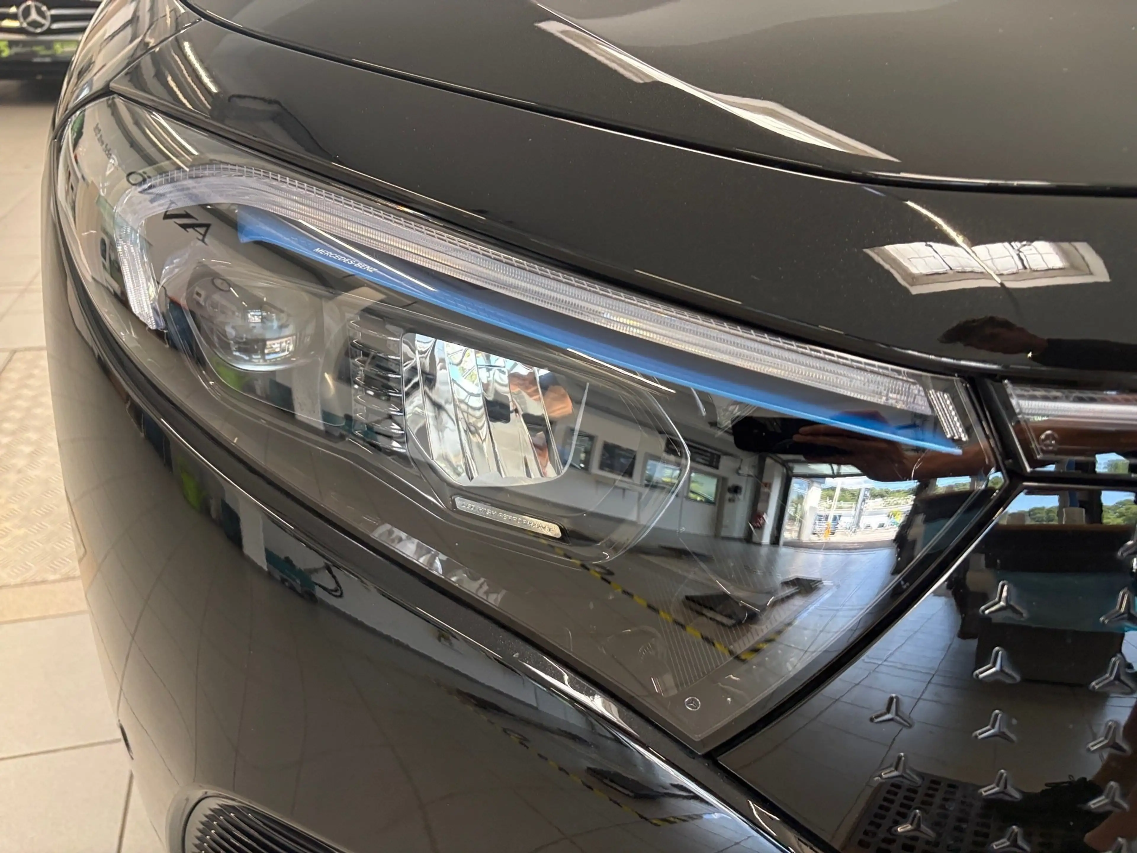 Mercedes-Benz EQA 300 4M AMG 19 ZOLL LMR PANO SD DISTRONIC — photo 9