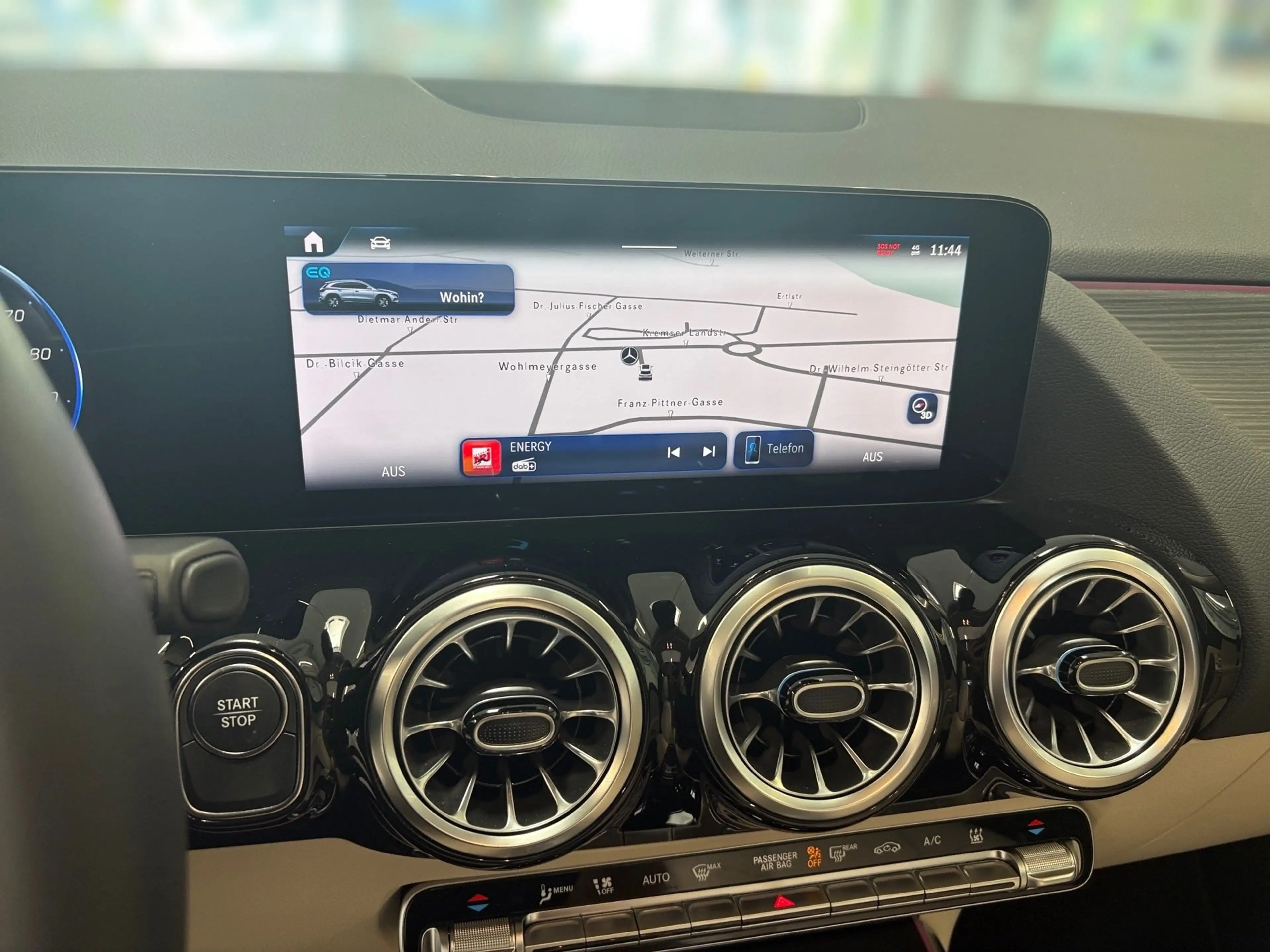 Mercedes-Benz EQA 300 4M AMG 19 ZOLL LMR PANO SD DISTRONIC — photo 14