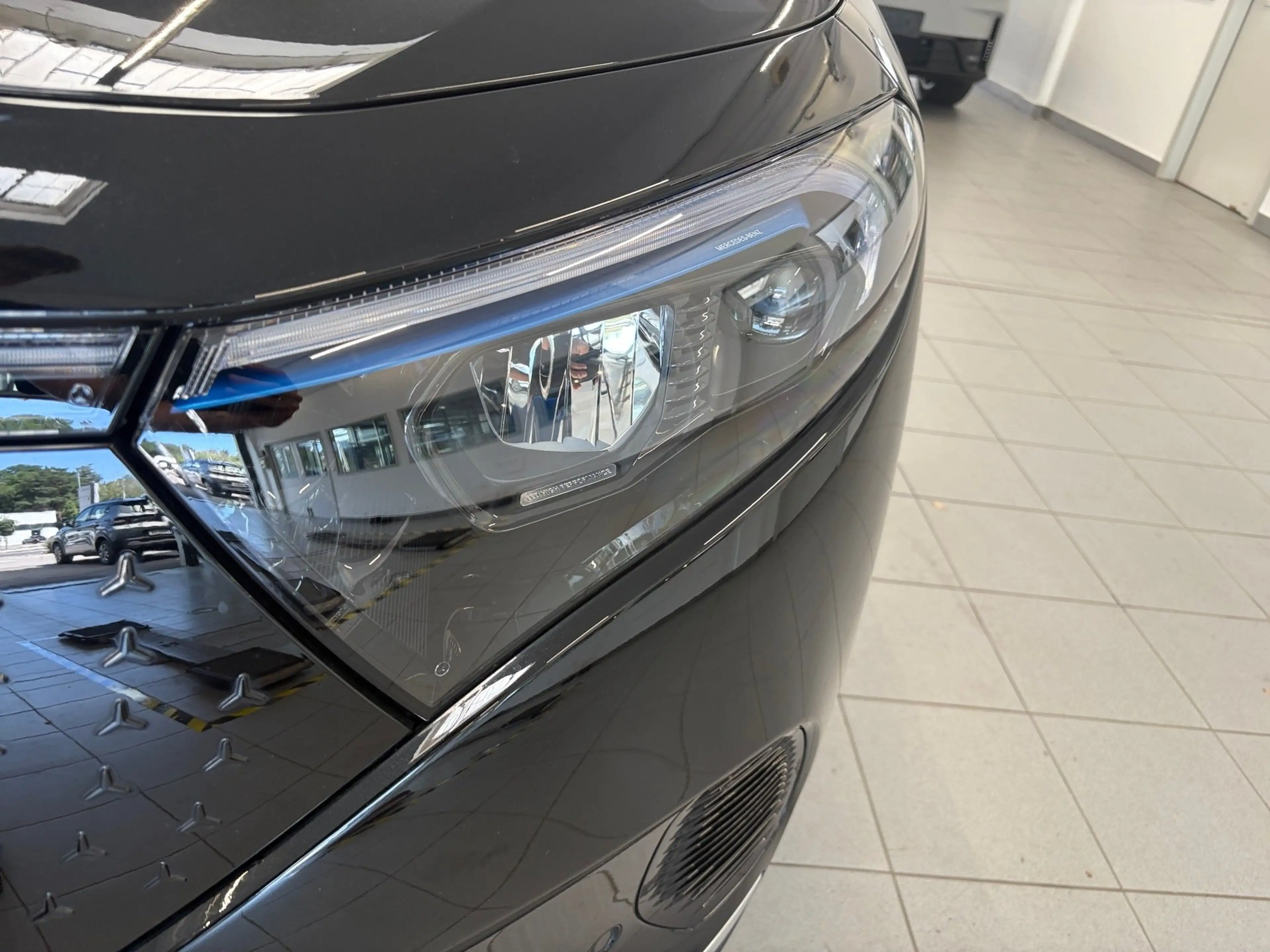 Mercedes-Benz EQA 300 4M AMG 19 ZOLL LMR PANO SD DISTRONIC — photo 11