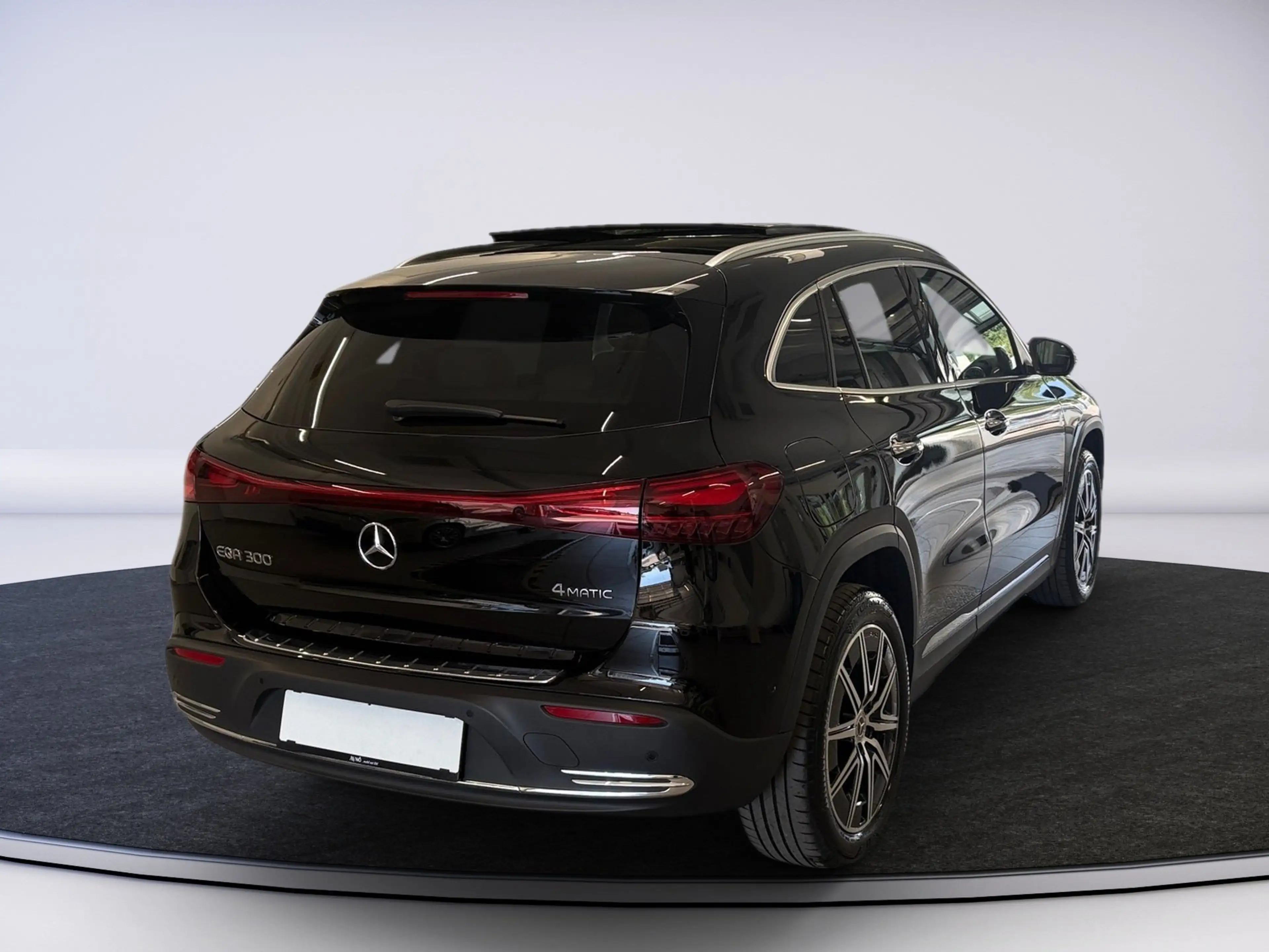 Mercedes-Benz EQA 300 4M AMG 19 ZOLL LMR PANO SD DISTRONIC — photo 5