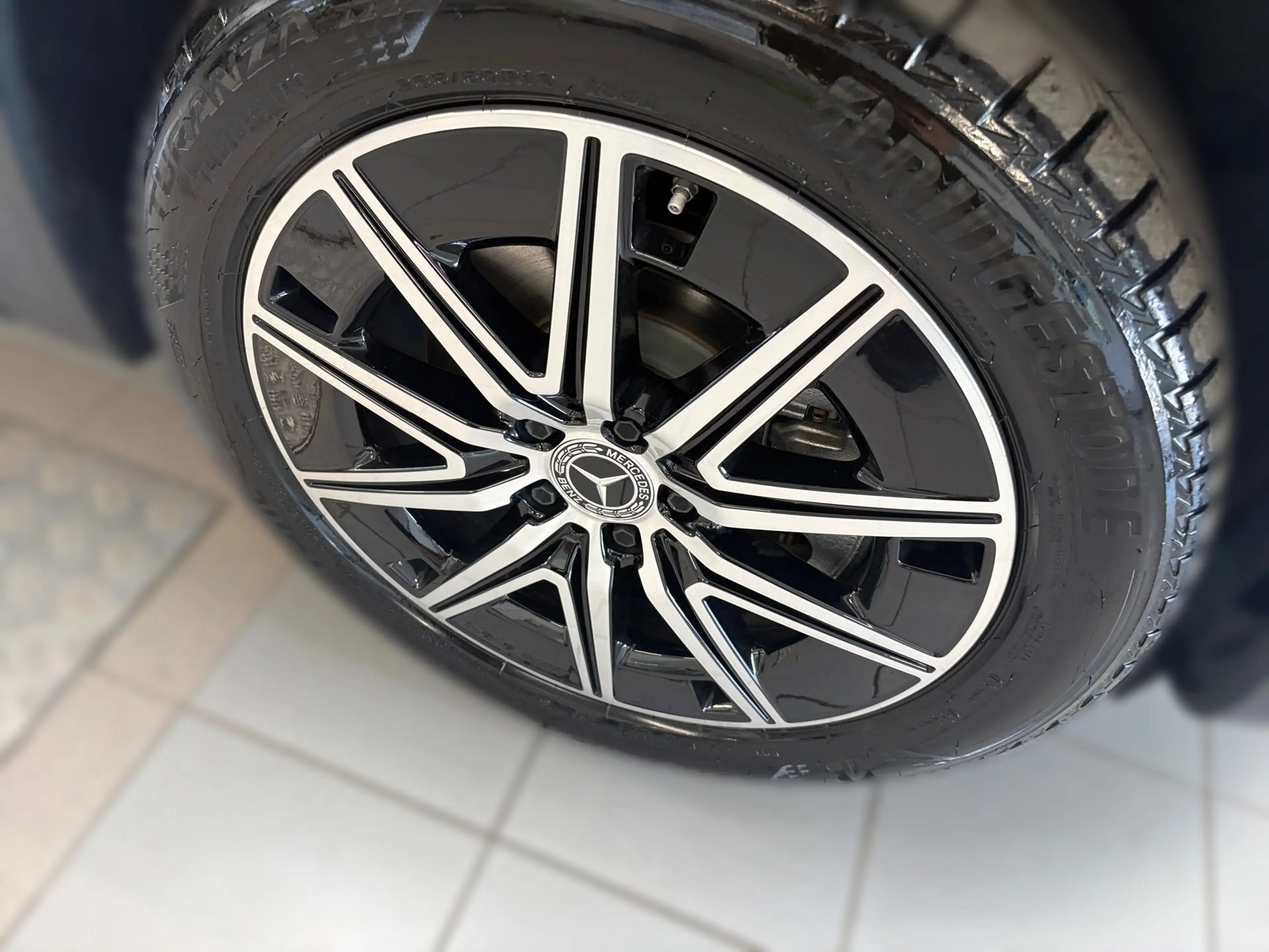 Mercedes-Benz EQA 300 4M AMG 19 ZOLL LMR PANO SD DISTRONIC — photo 8