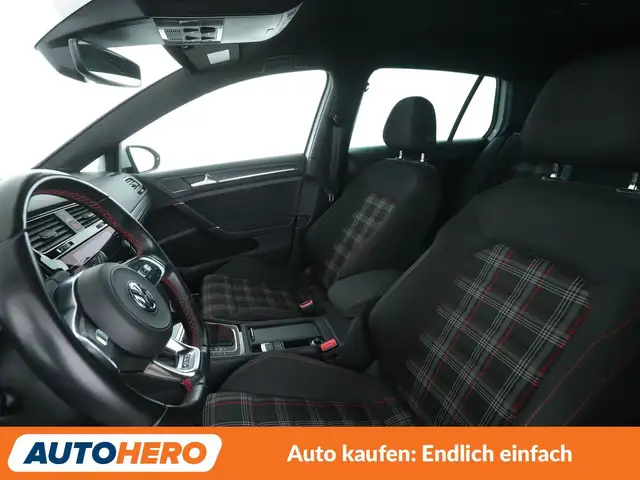 Volkswagen Golf view 10