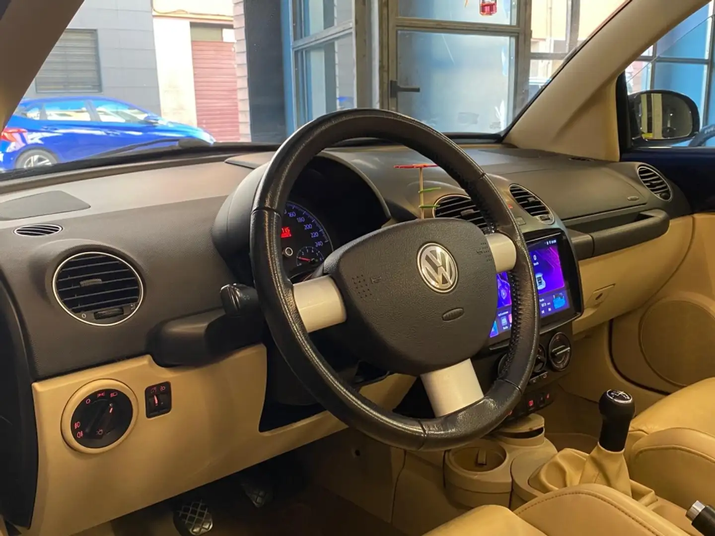 Volkswagen Beetle Cabrio. 1.8 T Azul - 2