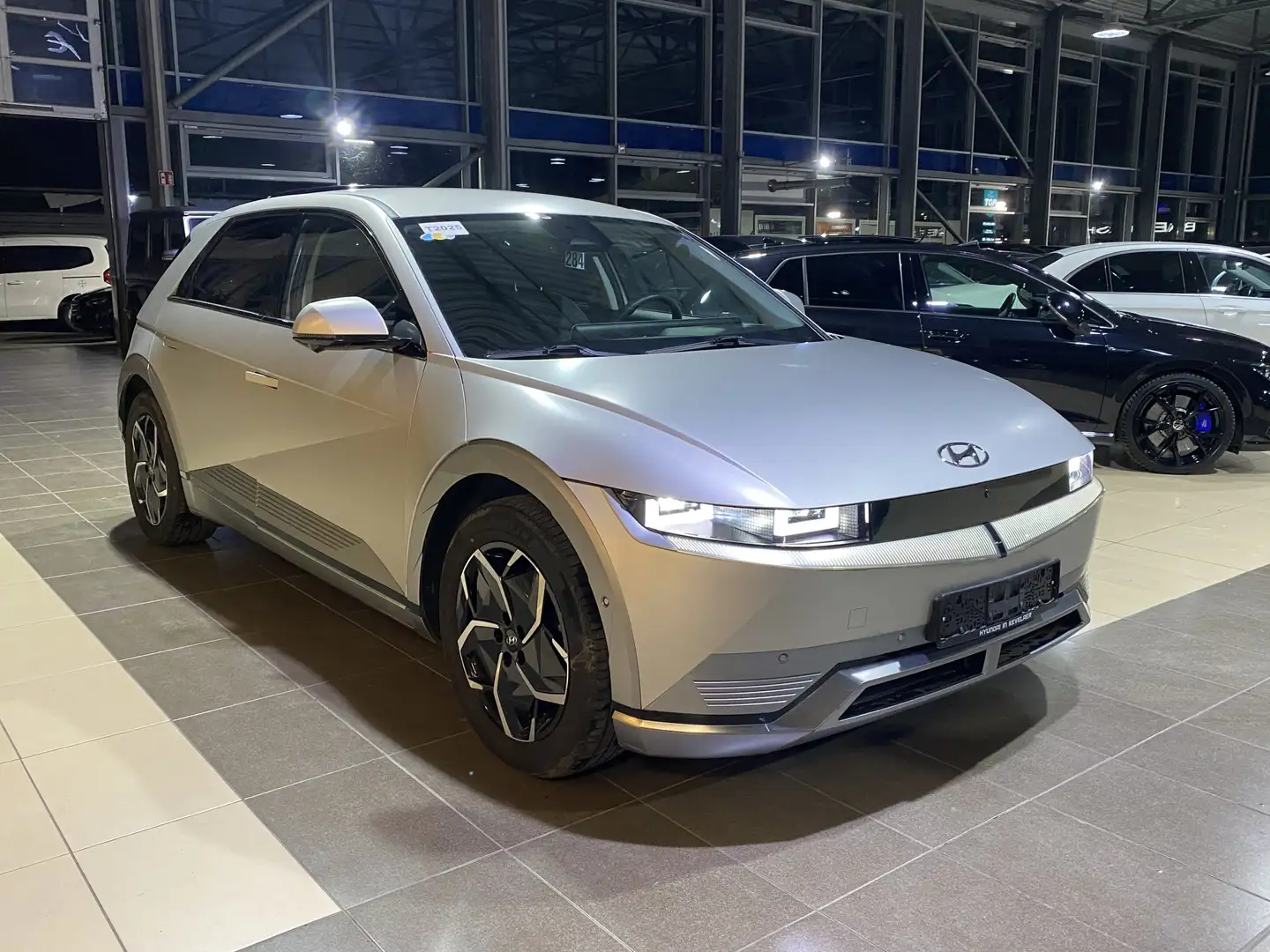 Hyundai IONIQ 5 Uniq BOSE HUD Navi NSCC R.Cam BLIS LED Gold - 2