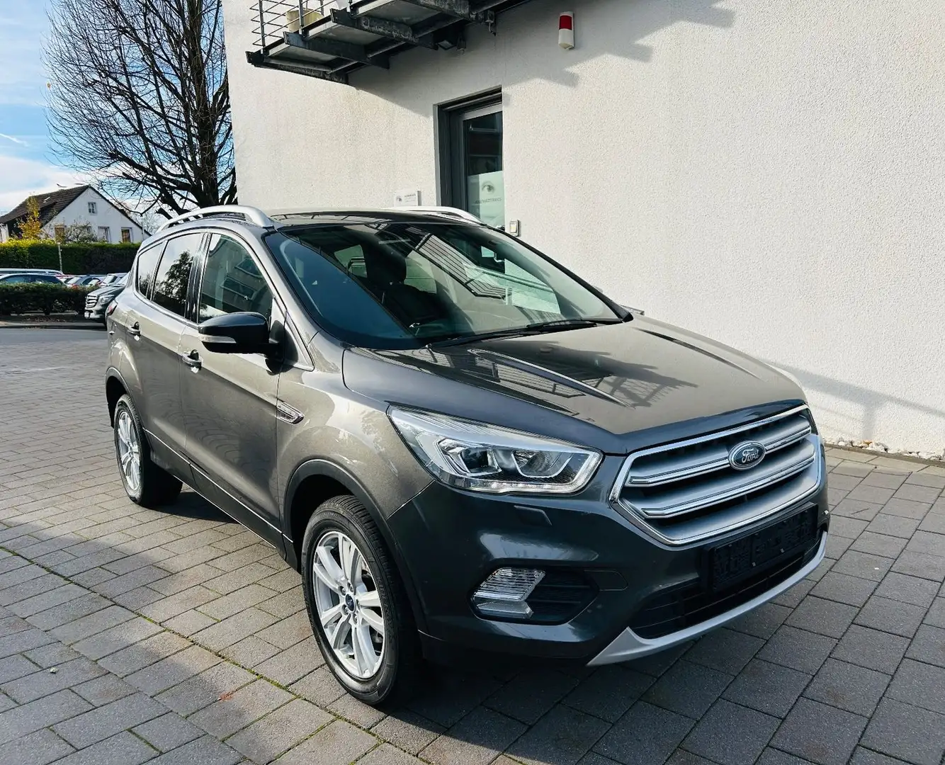 Ford Kuga Trend Grau - 1