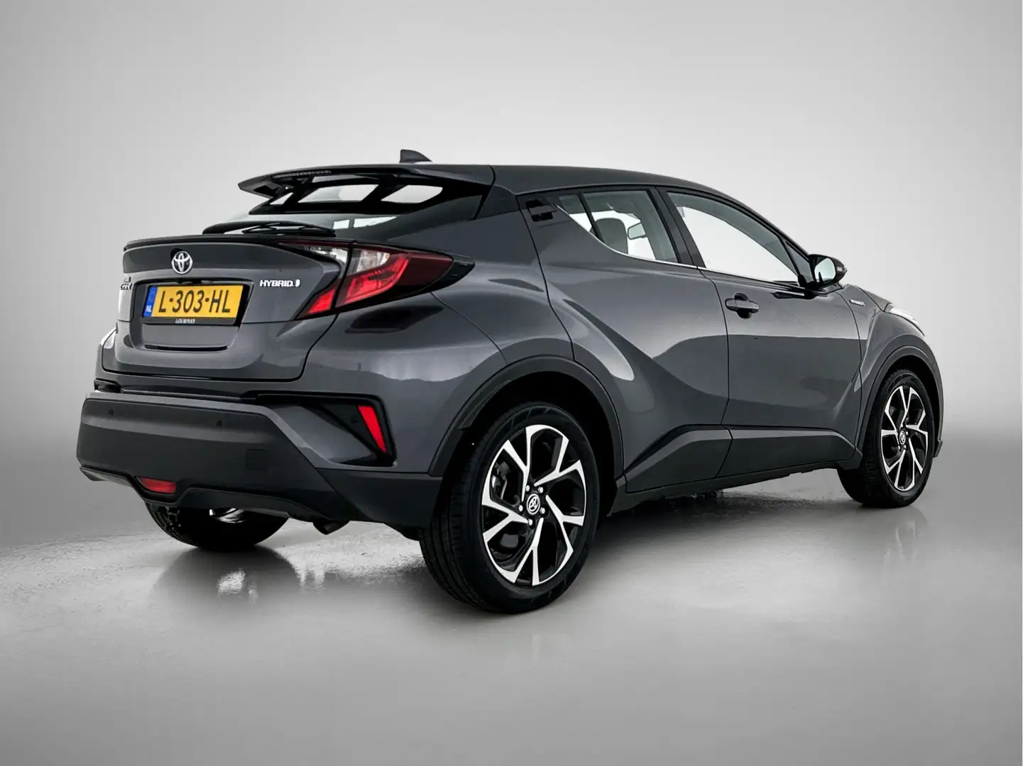 Toyota C-HR 1.8 Hybrid Dynamic | Navigatie | Parkeersensoren | Grijs - 2