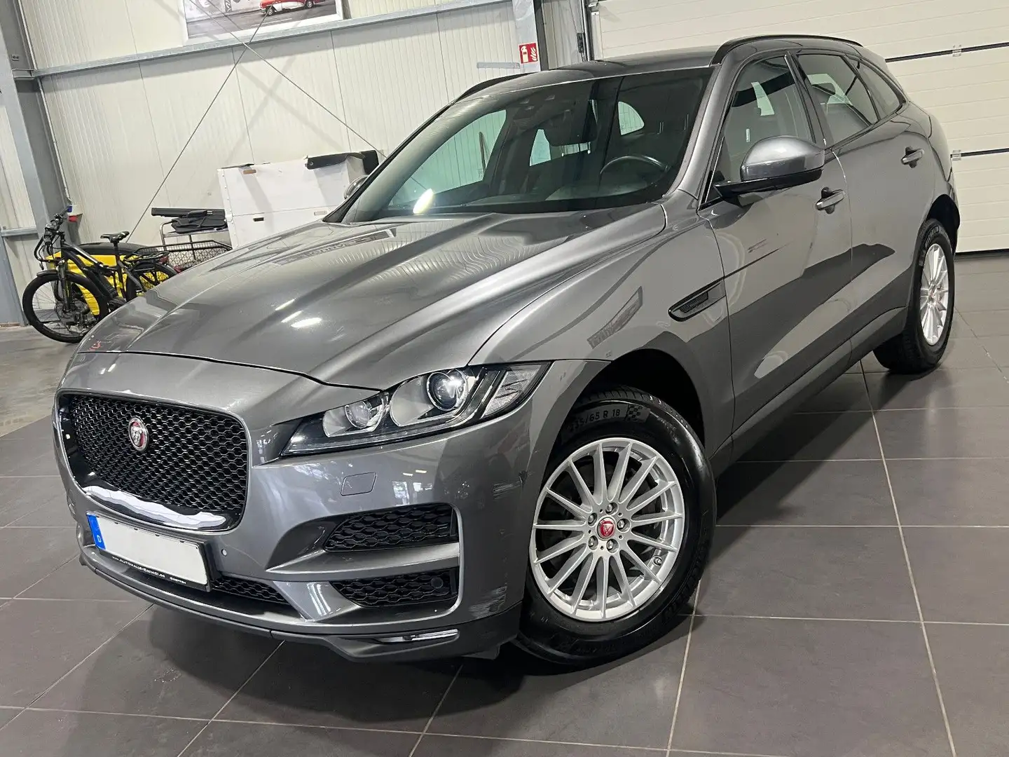 Jaguar F-Pace 2.0 D **Navi*Pano*Kamera*Xenon** Gris - 1