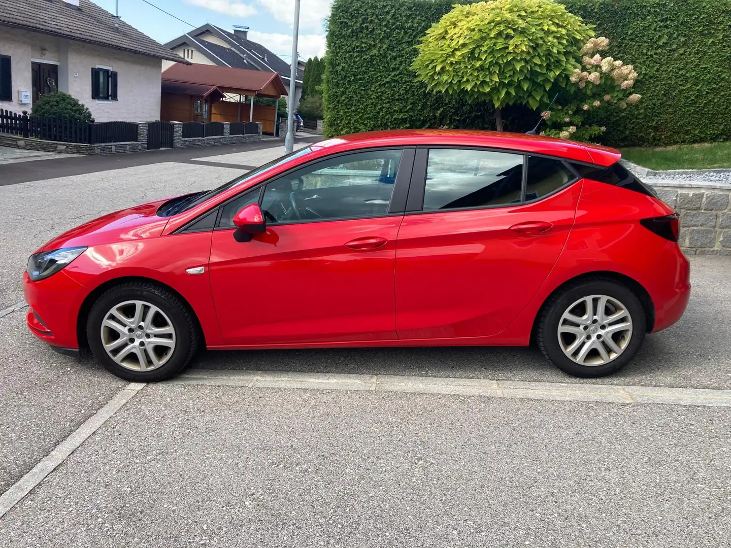 Opel Astra Astra 1,6 CDTI Ecotec Edition Edition Rot - 1
