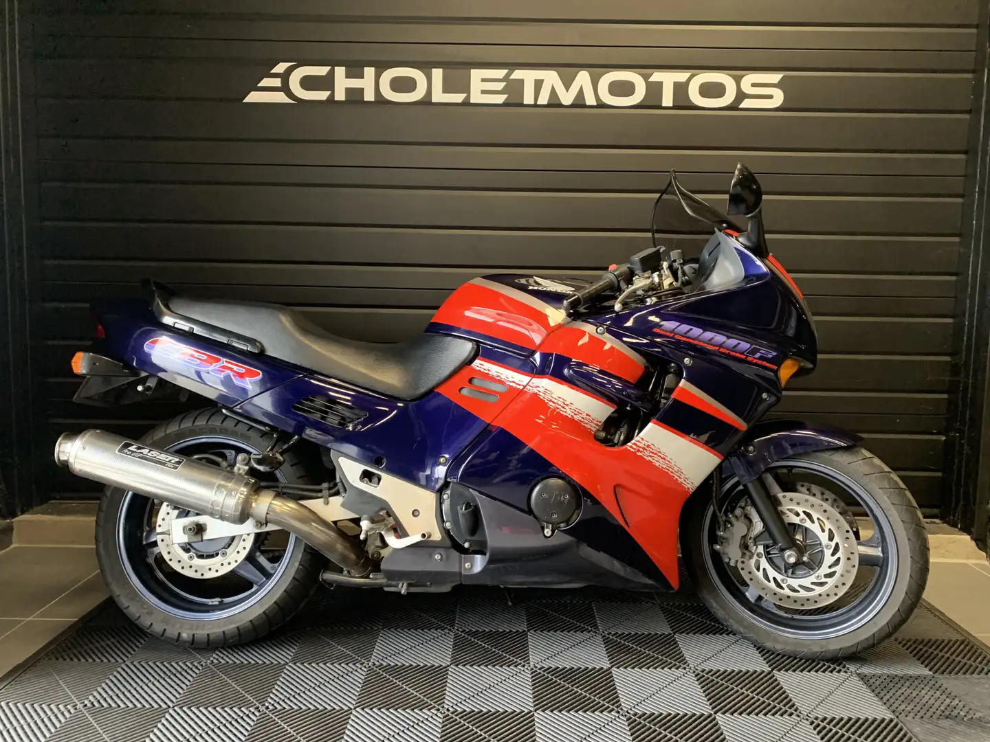 Honda CBR 1000 Rot - 1