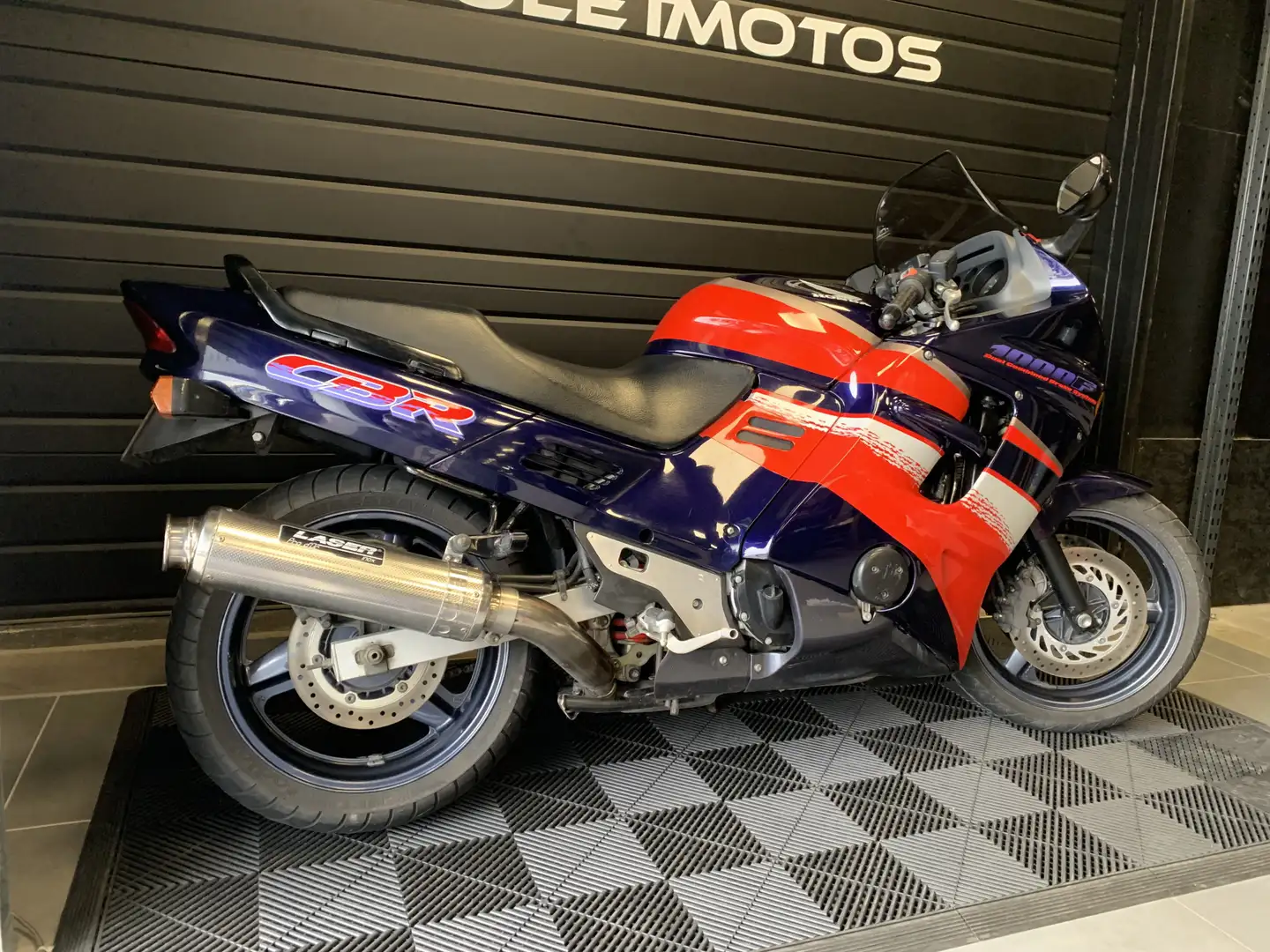 Honda CBR 1000 Rot - 2