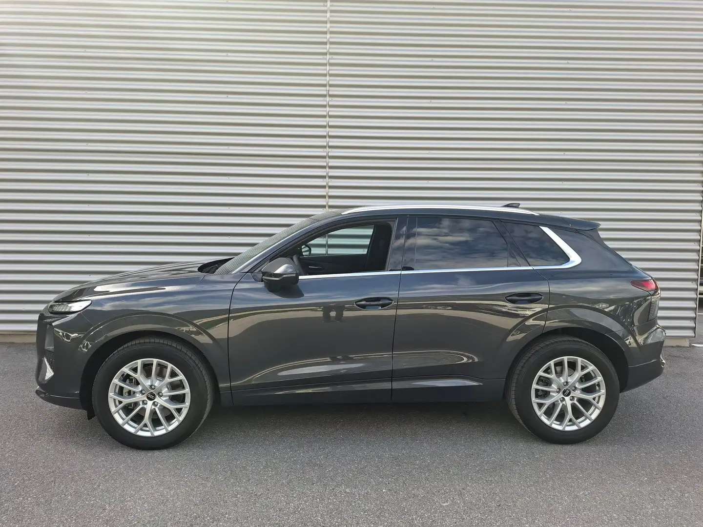 Audi Q3 TDI quattro 142 kW intense Grau - 2