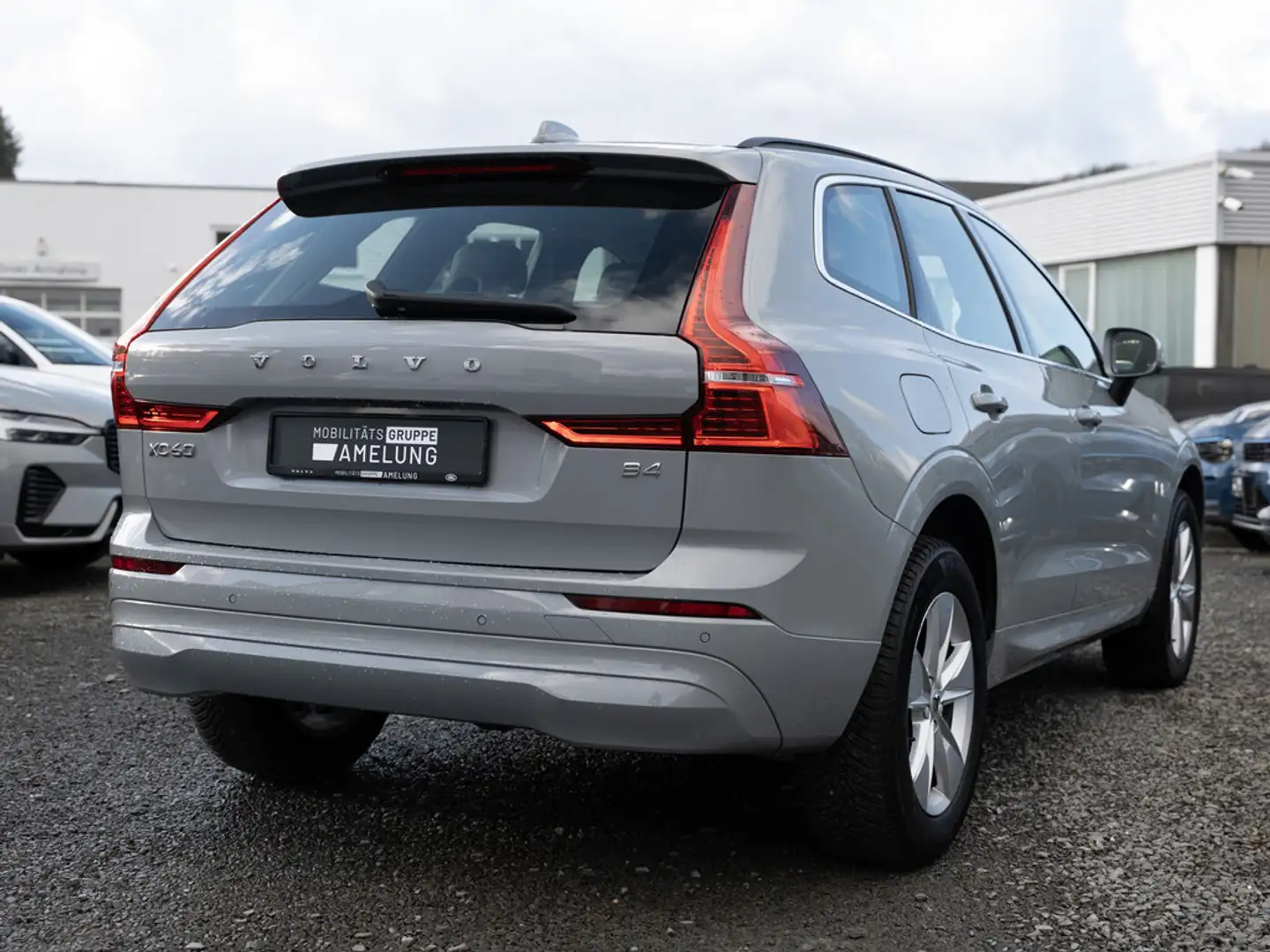 Volvo XC60 B4 Core SHZ KAMERA NAVI AHK FACEL. LED Grau - 2