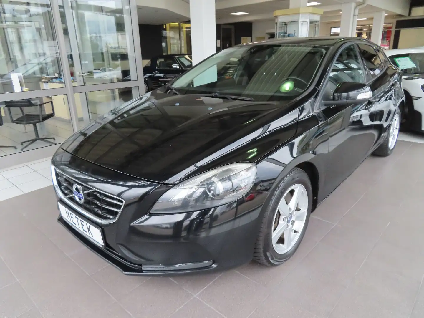 Volvo V40 You! D3 PDC XENON Noir - 1