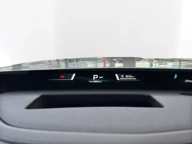 BMW 7 Series view 18