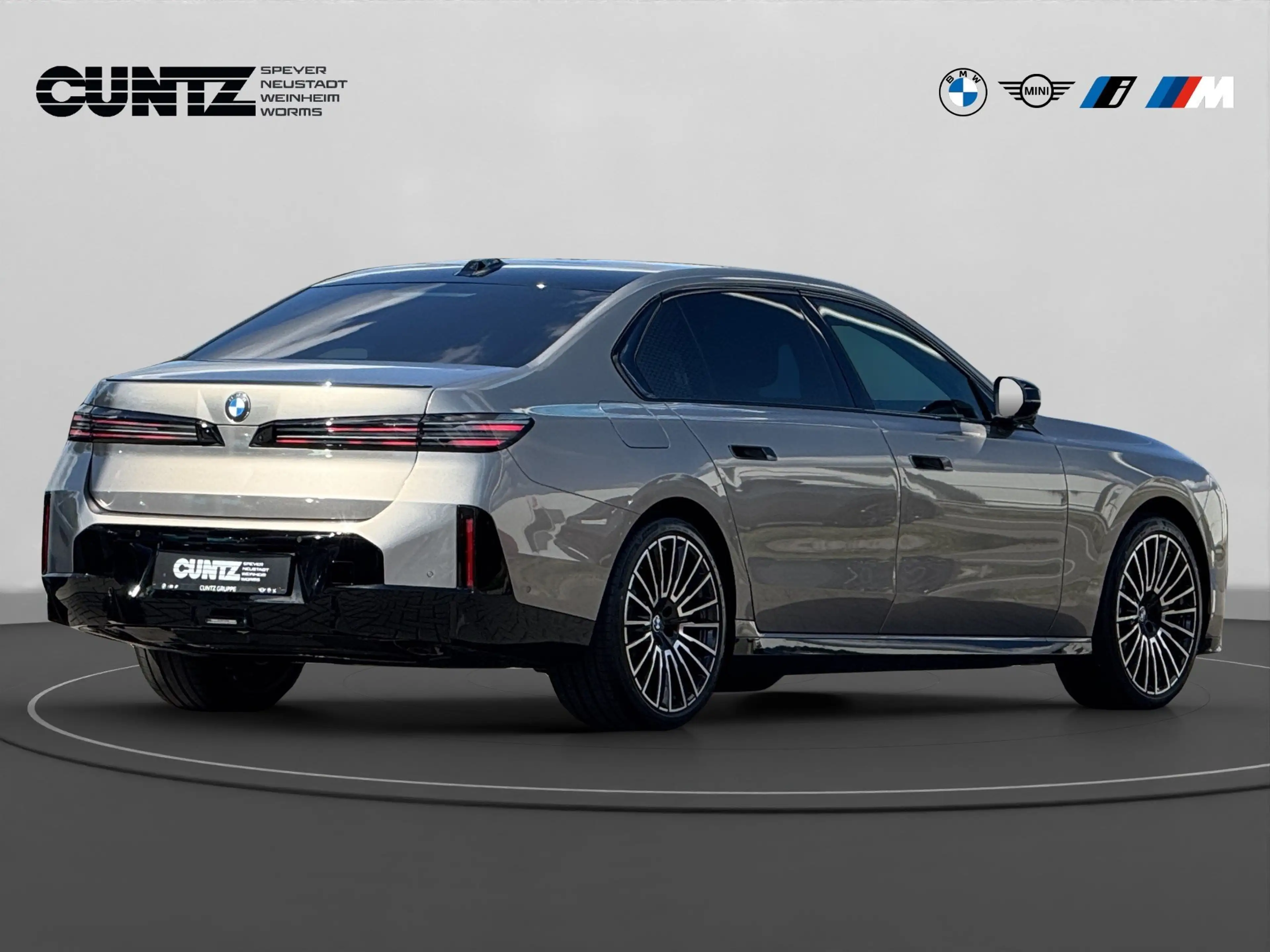 BMW 740 xDrive Limousine — photo 5
