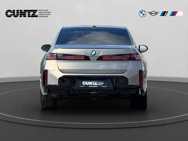 BMW 7 Series view 6