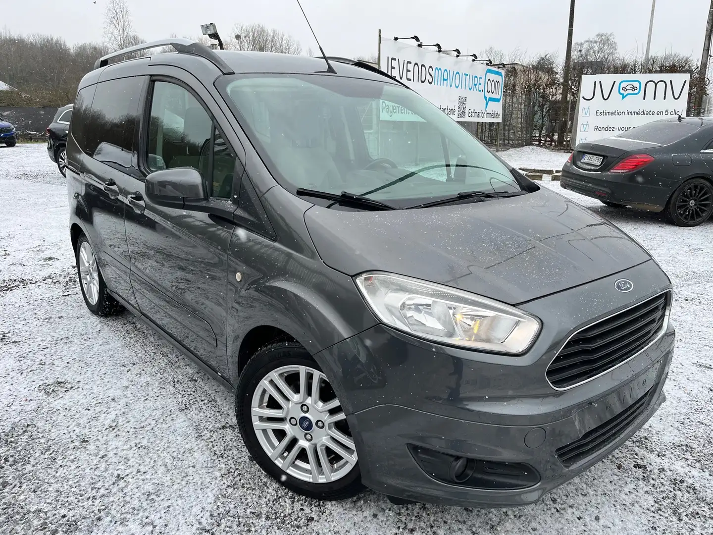Ford Tourneo Courier 1.5 TDCi Ambiente euro 6b Šedá - 2