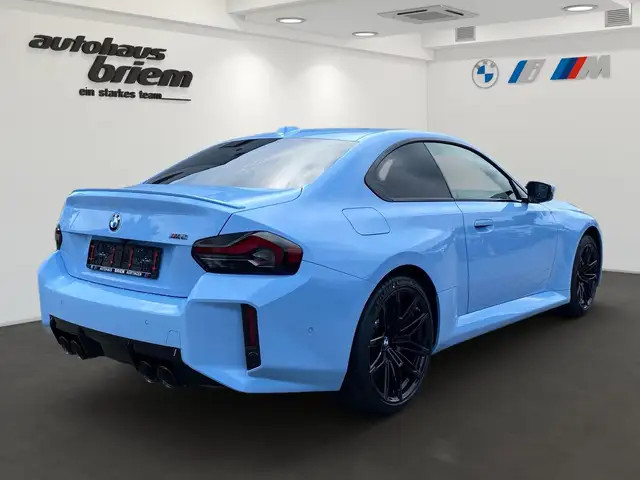 BMW M2 view 3