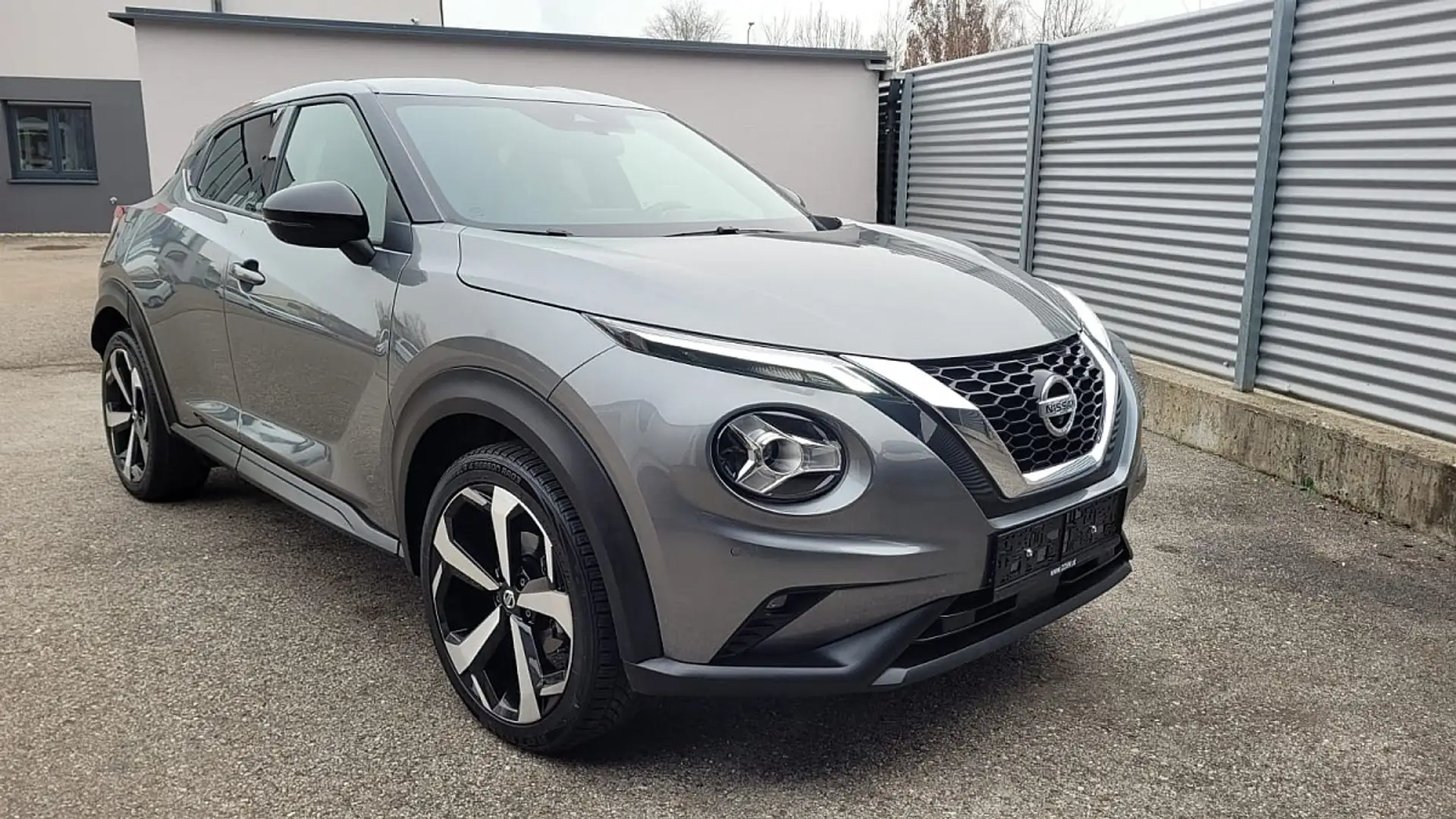 Nissan Juke 1,0 DIG-T N-Connecta Silber - 1