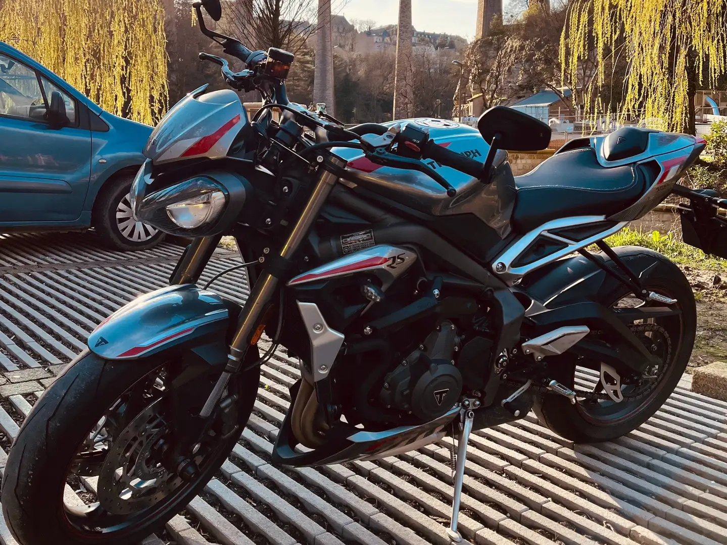 Triumph Speed Triple R RS Silber - 1