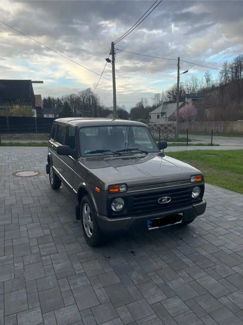 Lada Urban 4x4 Plus - 1