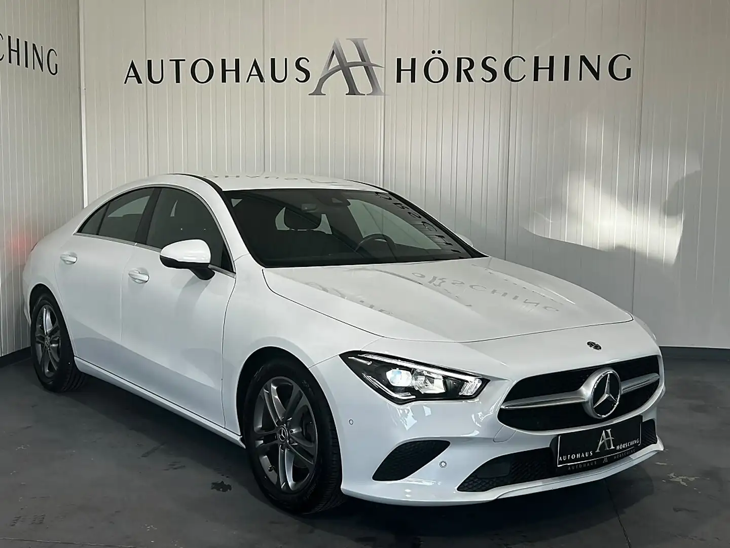 Mercedes-Benz CLA 180 Weiß - 1