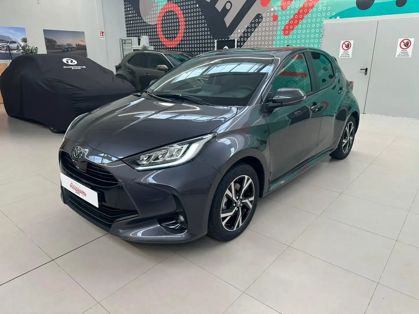 Toyota Yaris 1.5 Hybrid 116 CV Gris - 2
