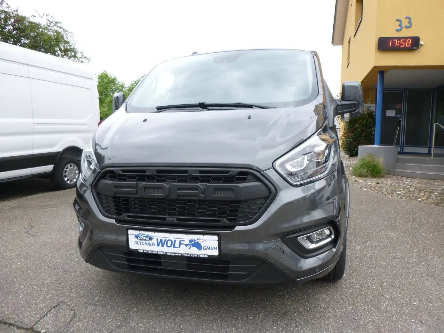 Ford Tourneo Custom L2 Titanium X AHK iACC BLIS 230V Grijs - 2