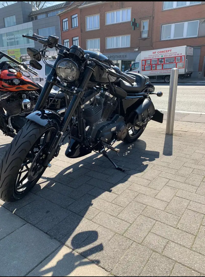 Harley-Davidson Roadster Noir - 1
