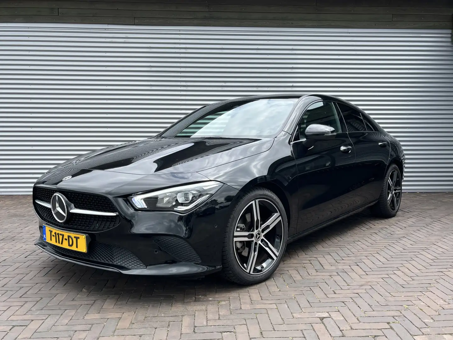 Mercedes-Benz CLA 180 Luxury Line Zwart - 1