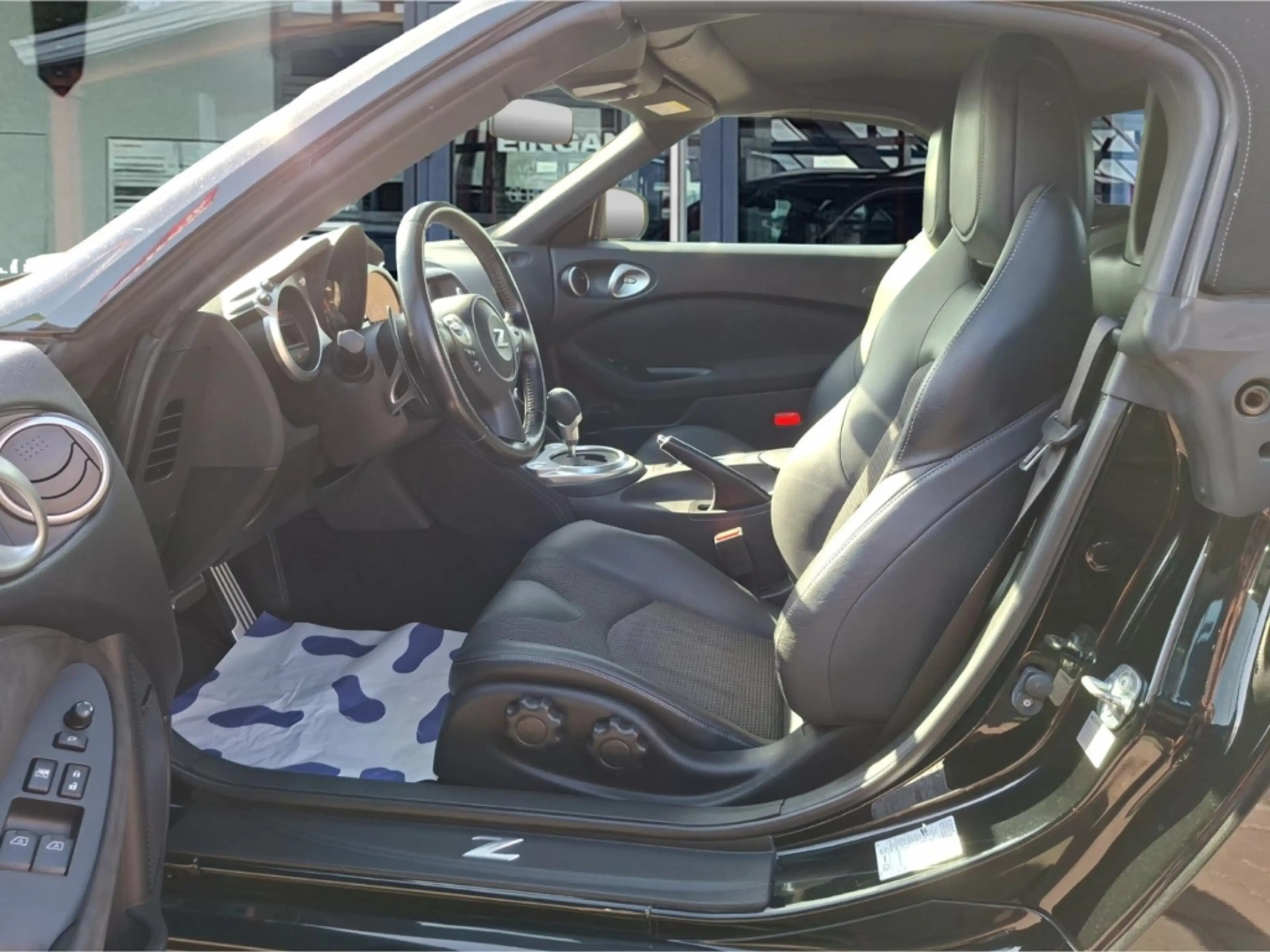 Nissan 370Z Pack 3.7 Roadster AT °Bi-Xenon°SHZ°Kamera° — photo 8