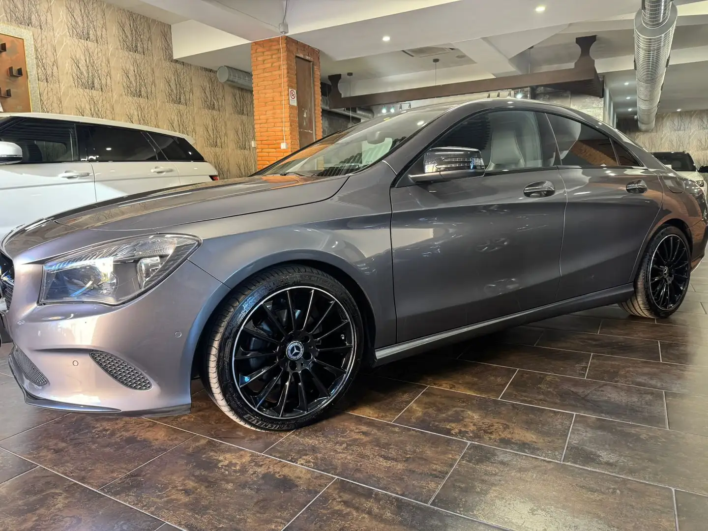 Mercedes-Benz CLA 200 CLA - C117 d Sport 4matic auto FL Grijs - 1
